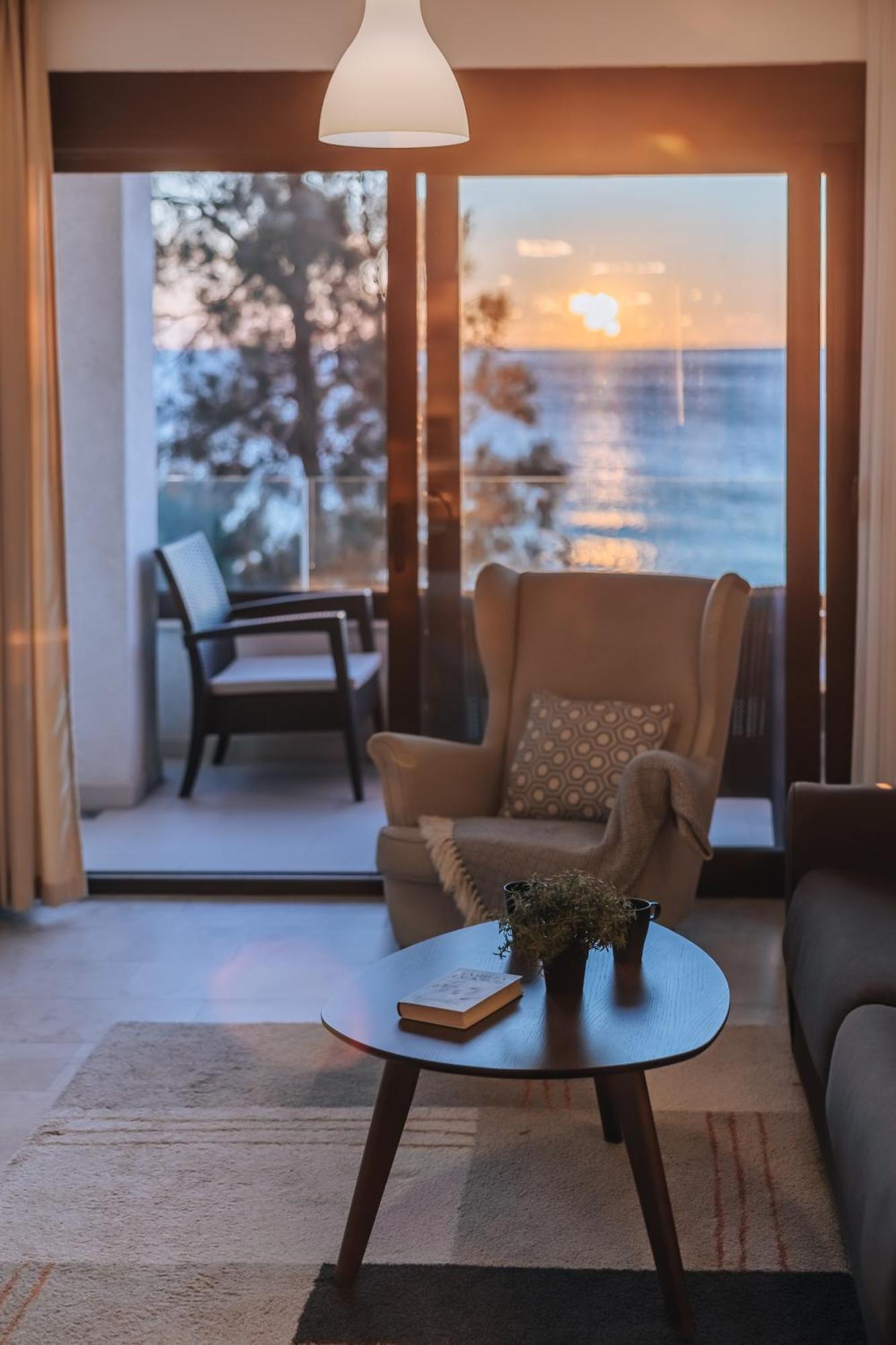 Apartments Kuce Lekovica Beach & Snack Bar- Bistro Room photo