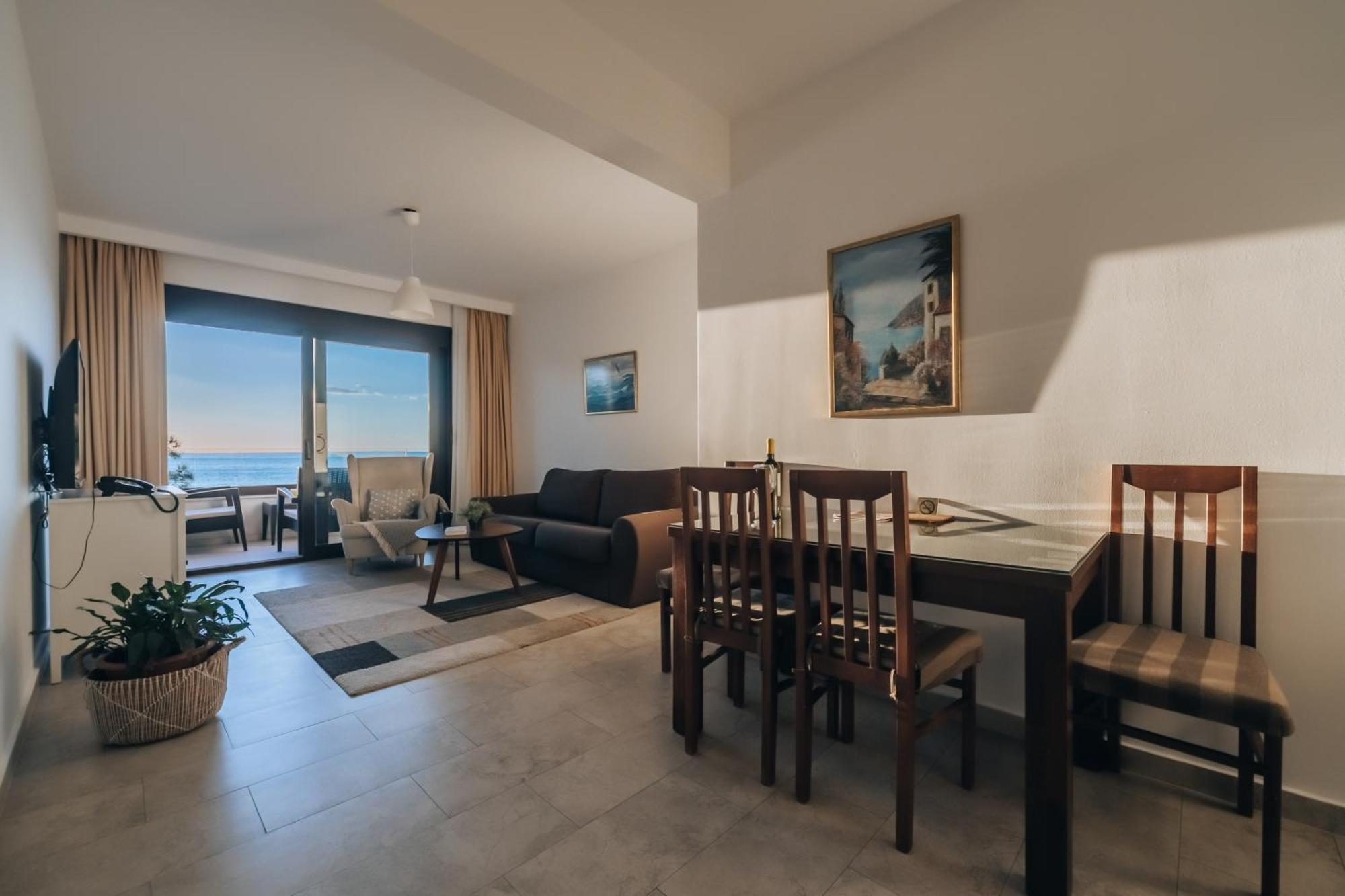 Apartments Kuce Lekovica Beach & Snack Bar- Bistro Room photo