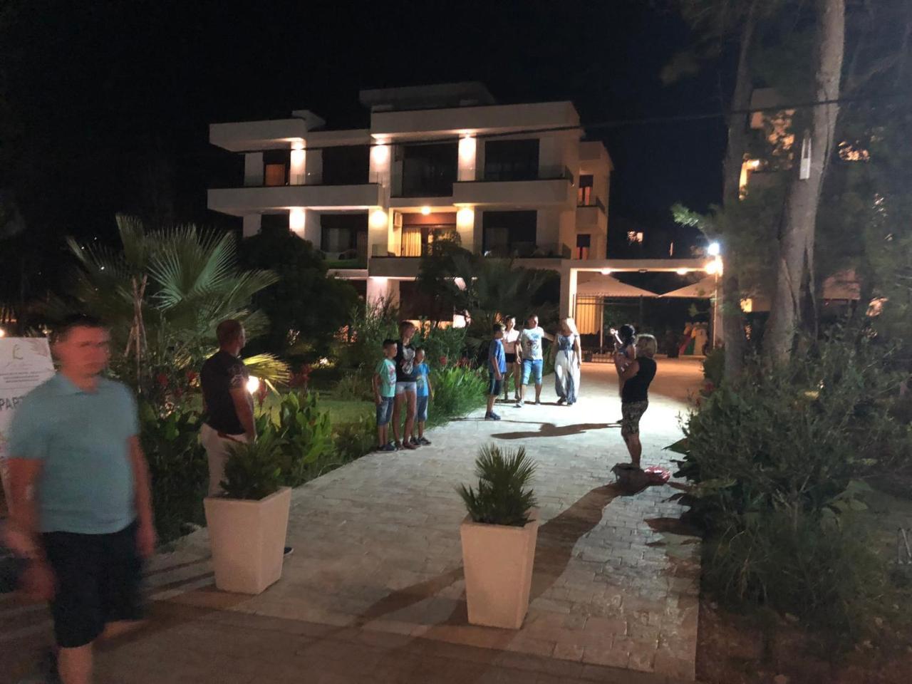 Apartments Kuce Lekovica Beach & Snack Bar- Bistro Exterior photo